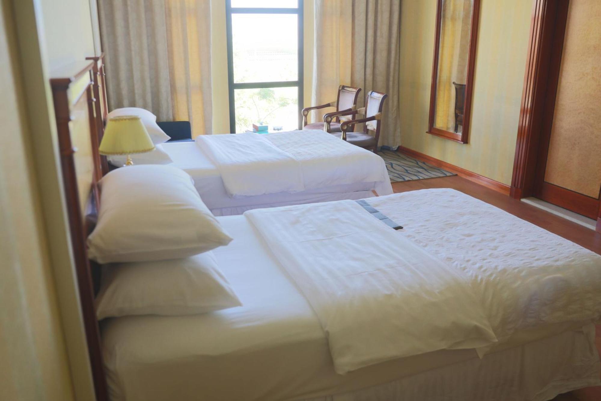 Le Meridien Medina Kültér fotó A room at the hotel