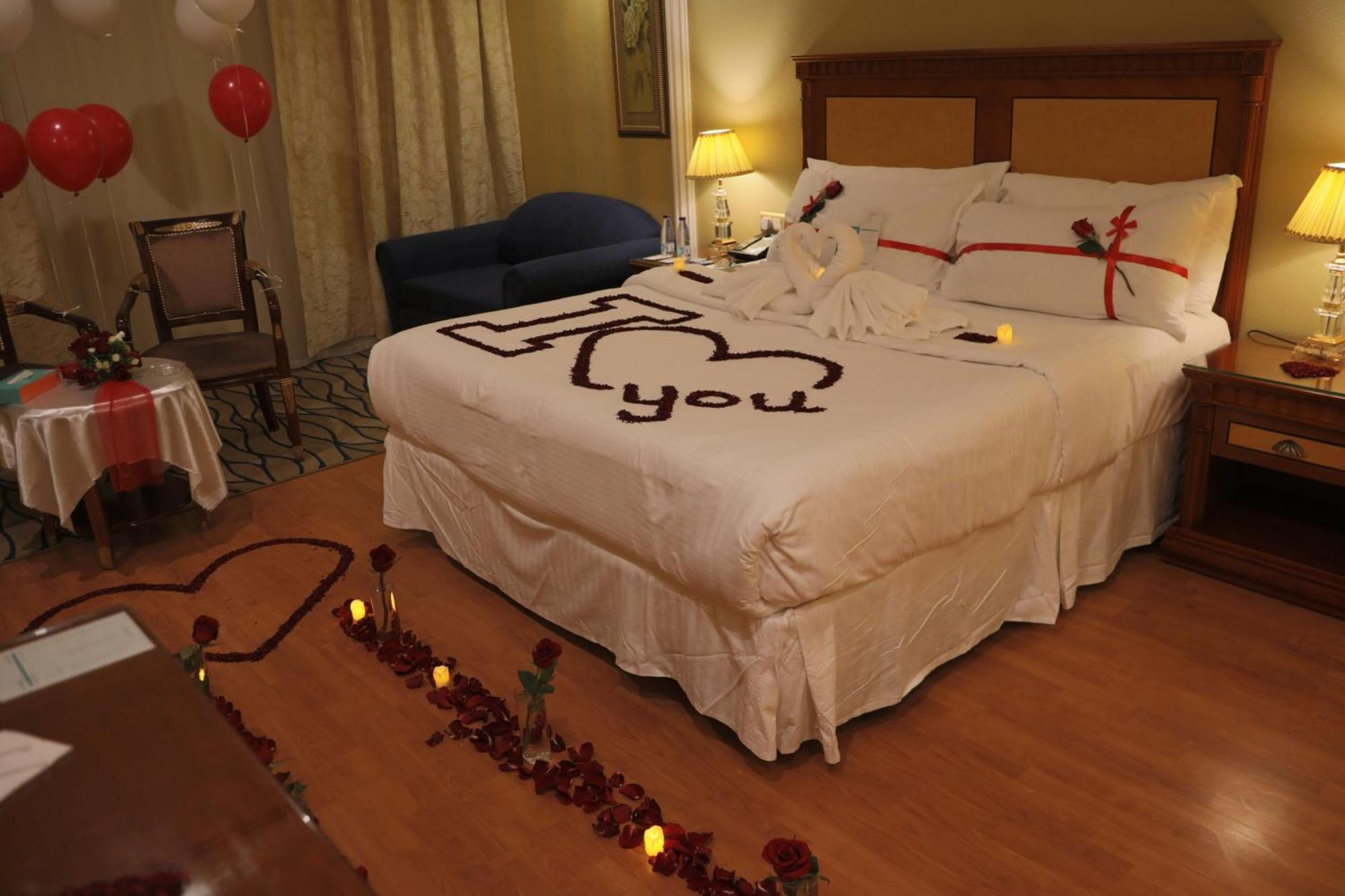 Le Meridien Medina Kültér fotó A bedroom decorated for Valentine's Day