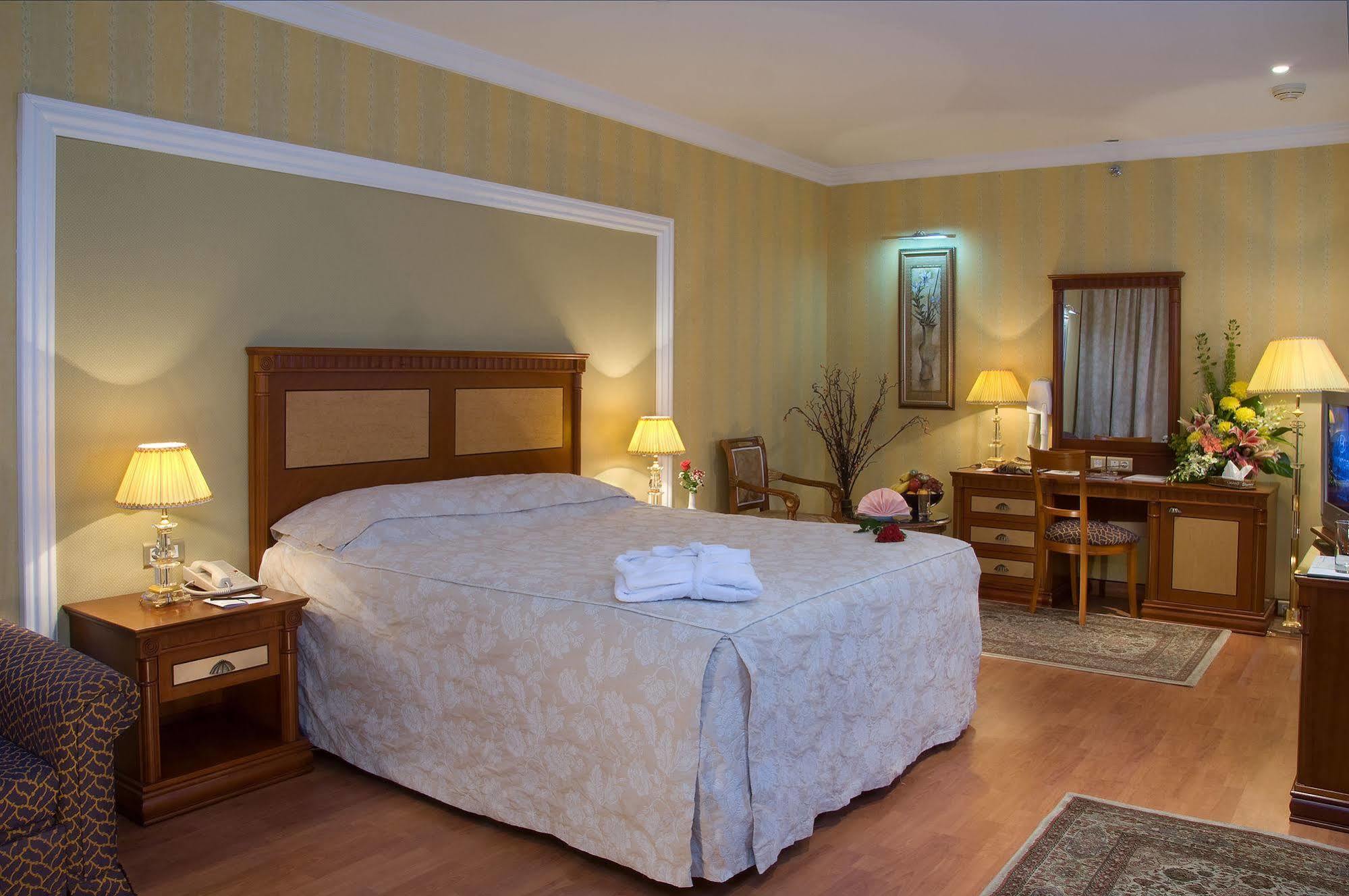 Le Meridien Medina Kültér fotó A bedroom at the hotel